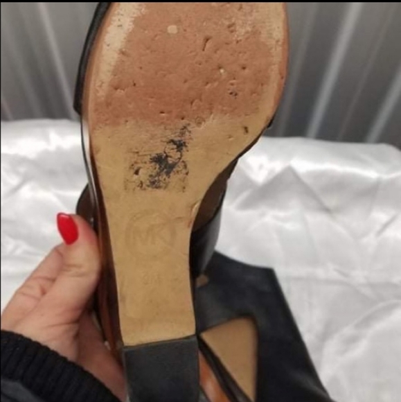 MICHEAL KORS PLATFORM SANDALS - Picture 8 of 11